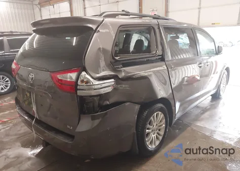 2017 Toyota Sienna Xle 8 Passenger z USA, uszkodzony, nr VIN 5TDYZ3DCXHS800425